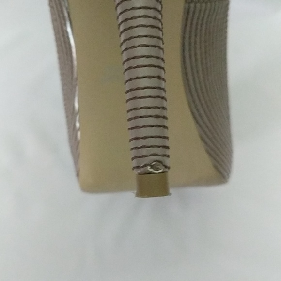 Colin Stuart Nude/Tan Pumps - Picture 6 of 6